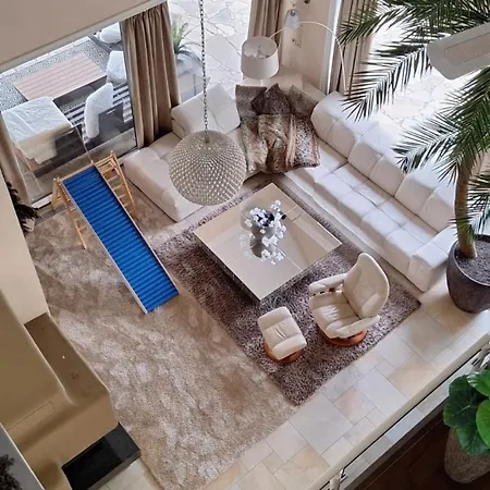 Lavilla Private