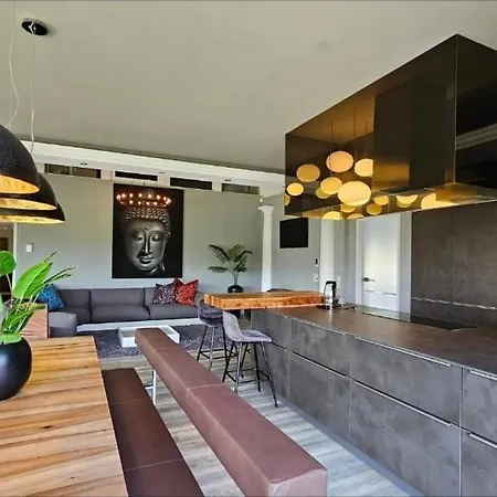 Lavilla Private